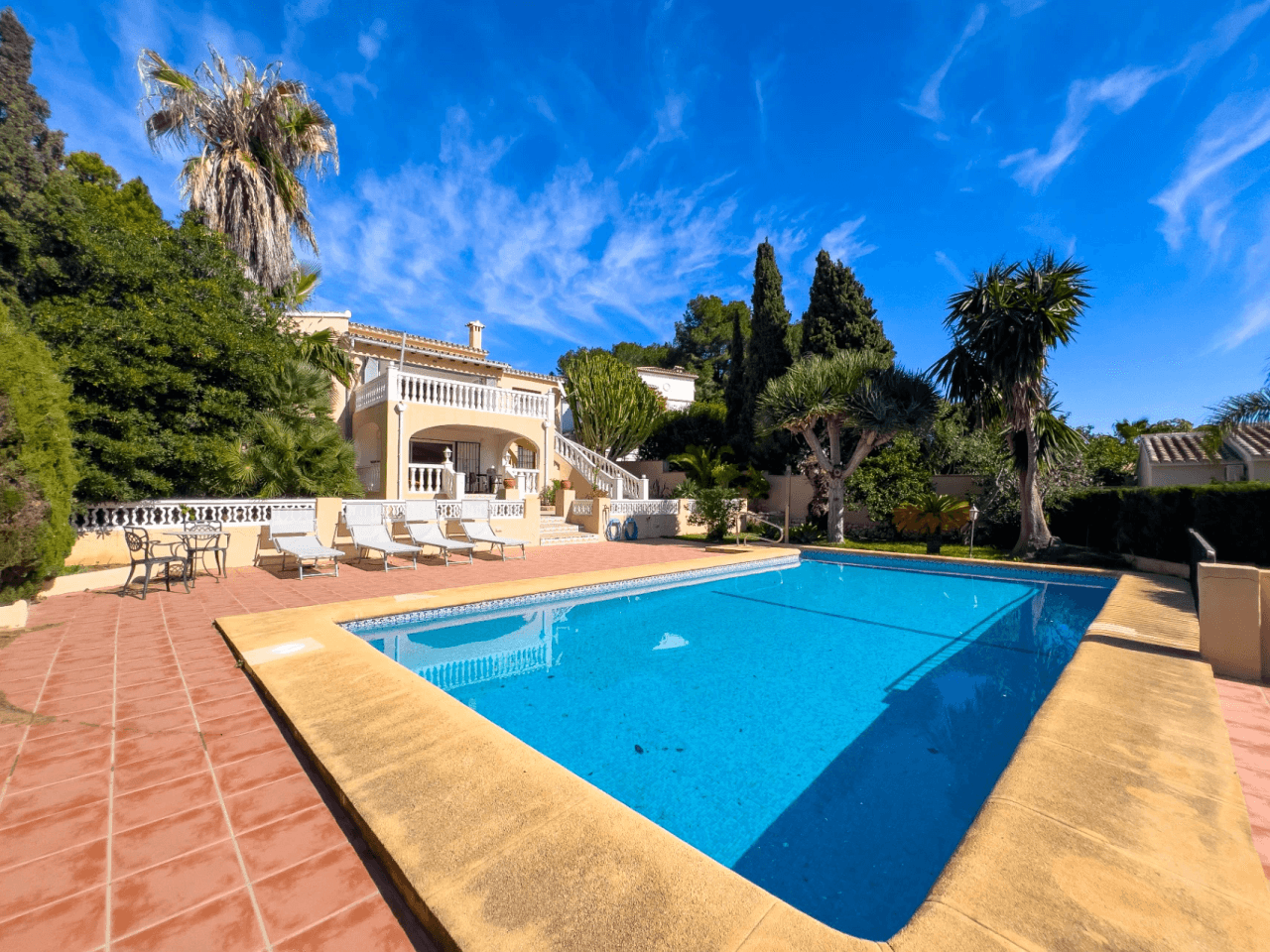 Zeezicht Villa te koop in Moraira op loopafstand van het centrum