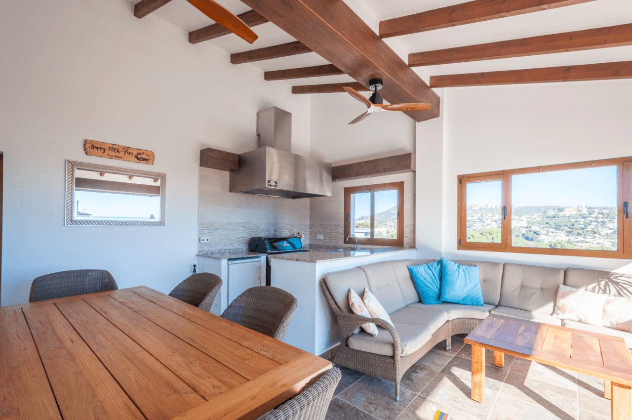 Zeezicht villa te koop in Moraira op loopafstand van het strand