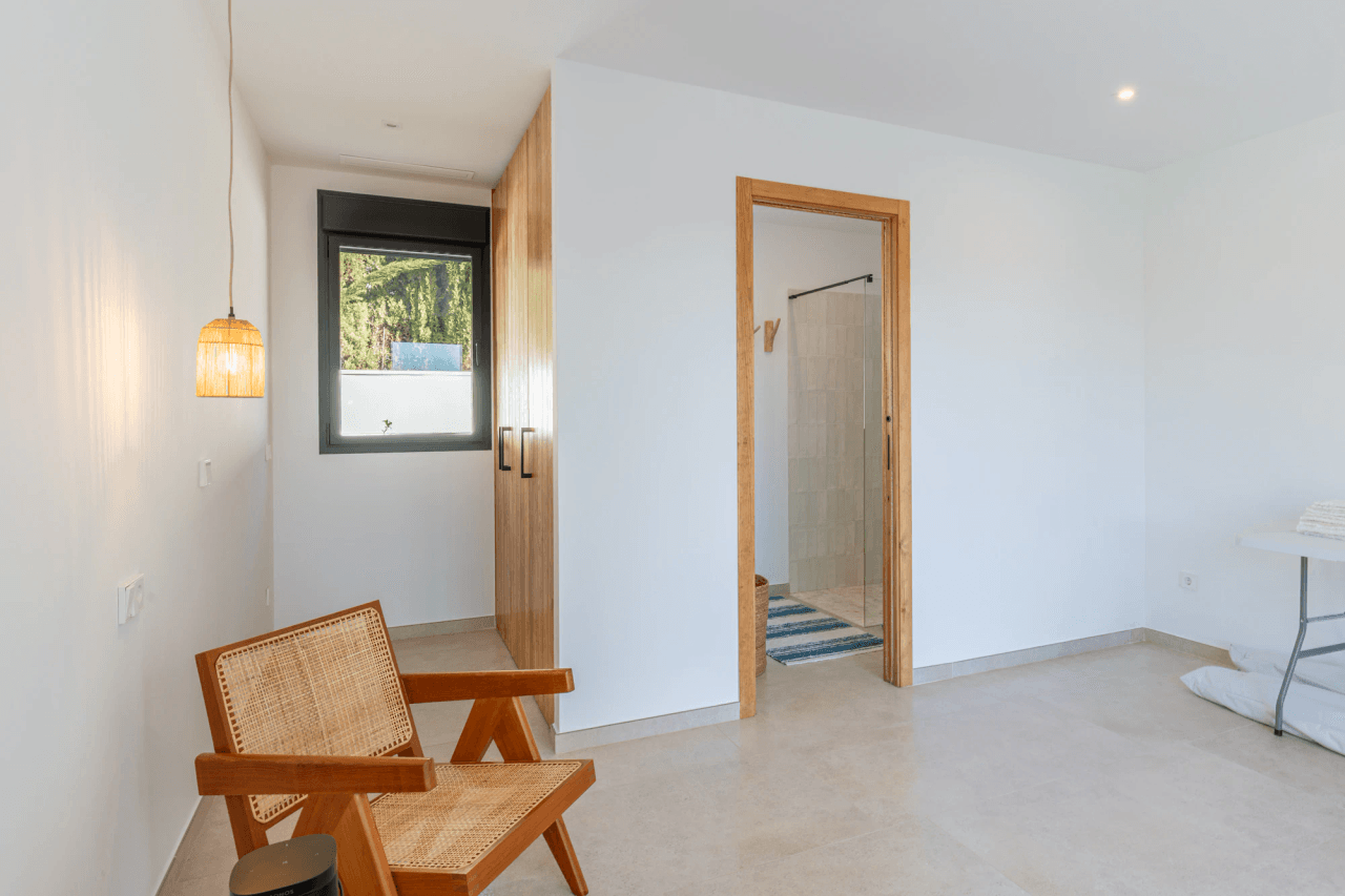 Ibiza Style Luxe Villa in Moraira — Mediterrane Elegantie op Slechts 1 km van Zee