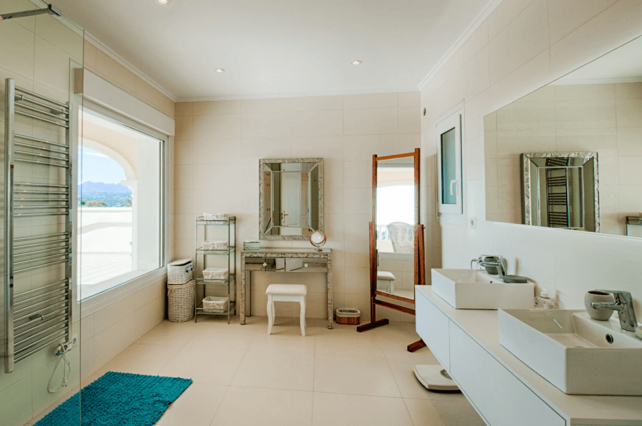 Grote Elegante Villa met Zeezicht Te Koop in Moraira
