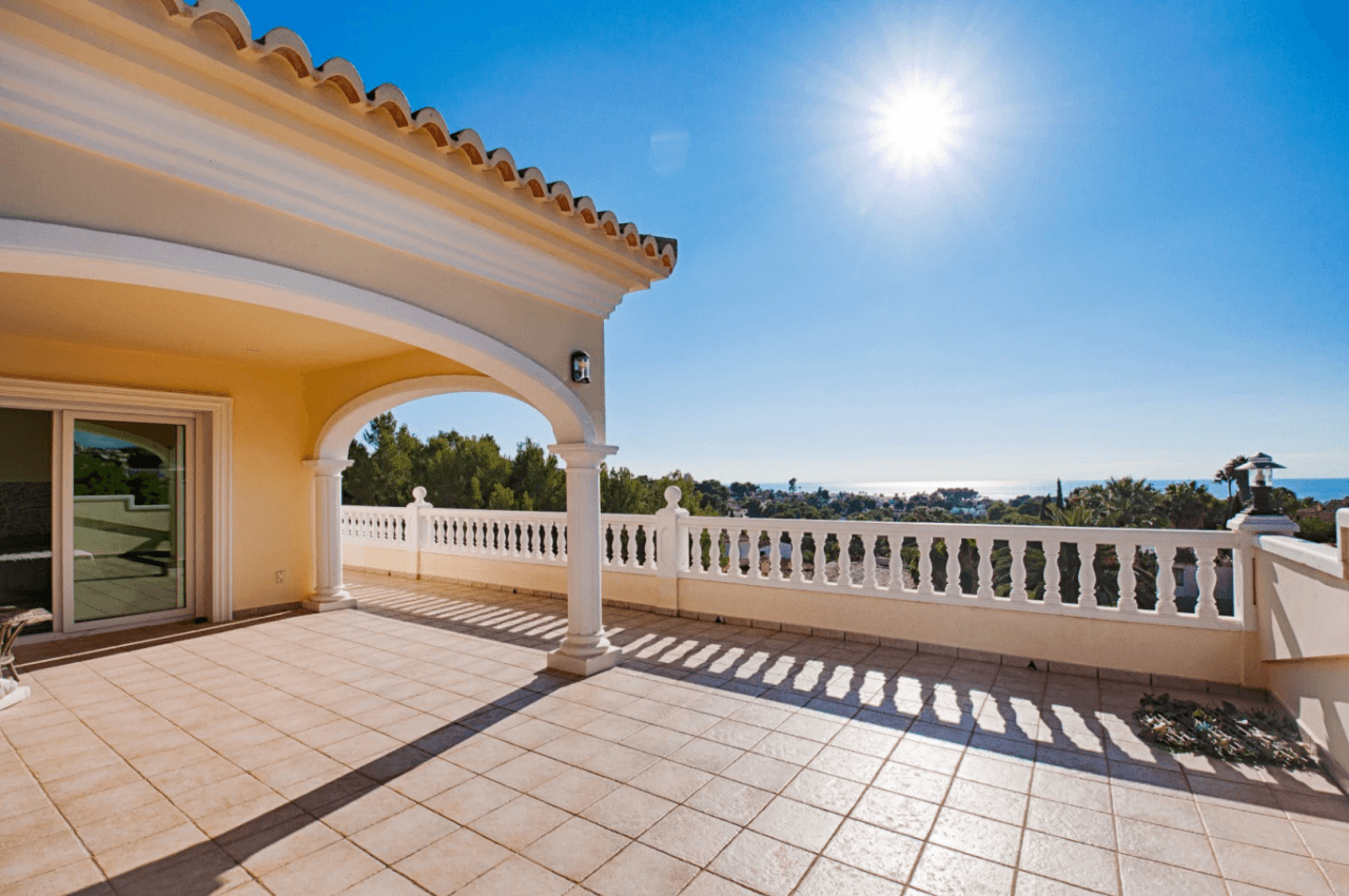 Grote Elegante Villa met Zeezicht Te Koop in Moraira