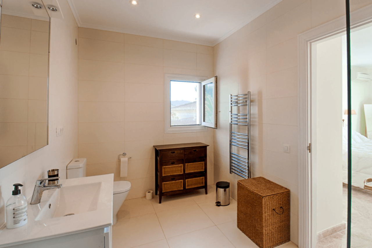 Grote Elegante Villa met Zeezicht Te Koop in Moraira