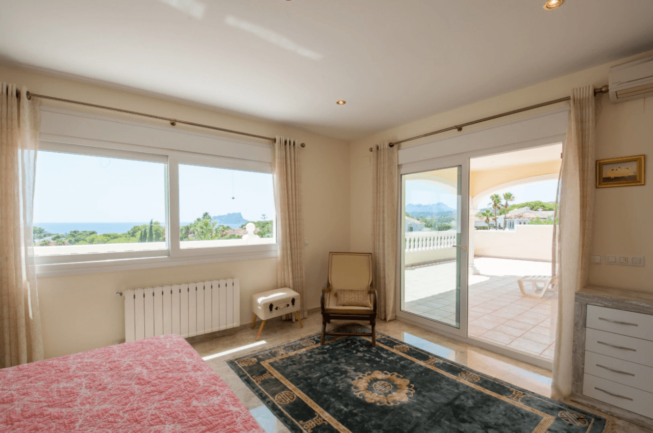 Grote Elegante Villa met Zeezicht Te Koop in Moraira