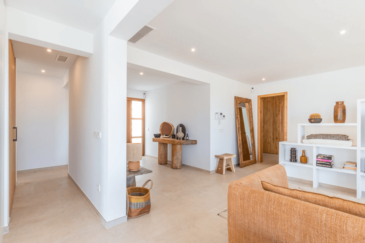 Ibiza Style Luxe Villa in Moraira — Mediterrane Elegantie op Slechts 1 km van Zee