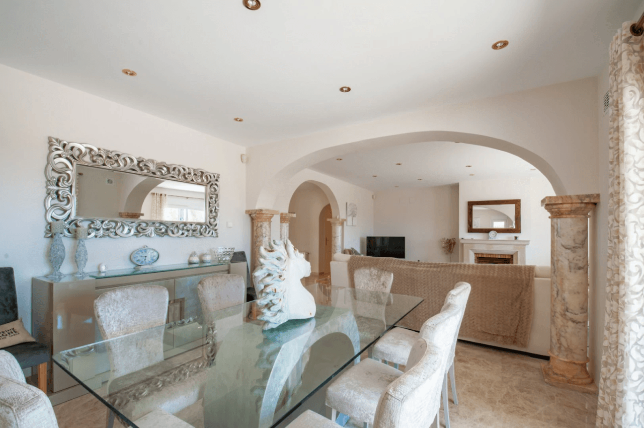 Grote Elegante Villa met Zeezicht Te Koop in Moraira