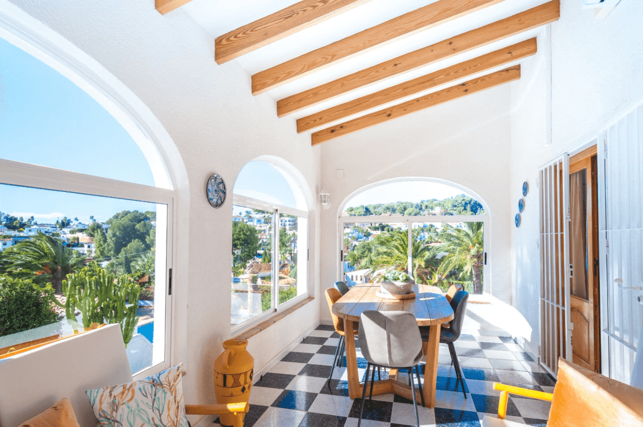 Mediterrane Villa mit Südwest-Ausrichtung in Benissa nahe dem San Jaime Golfclub.