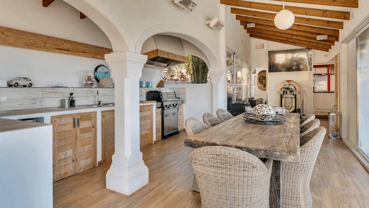 Exclusive Mediterranean villa facing the sea in Altea