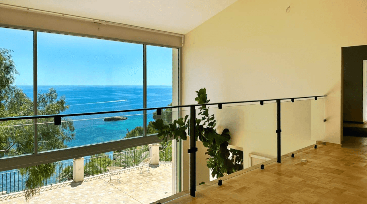 Exclusive Mediterranean villa facing the sea in Altea