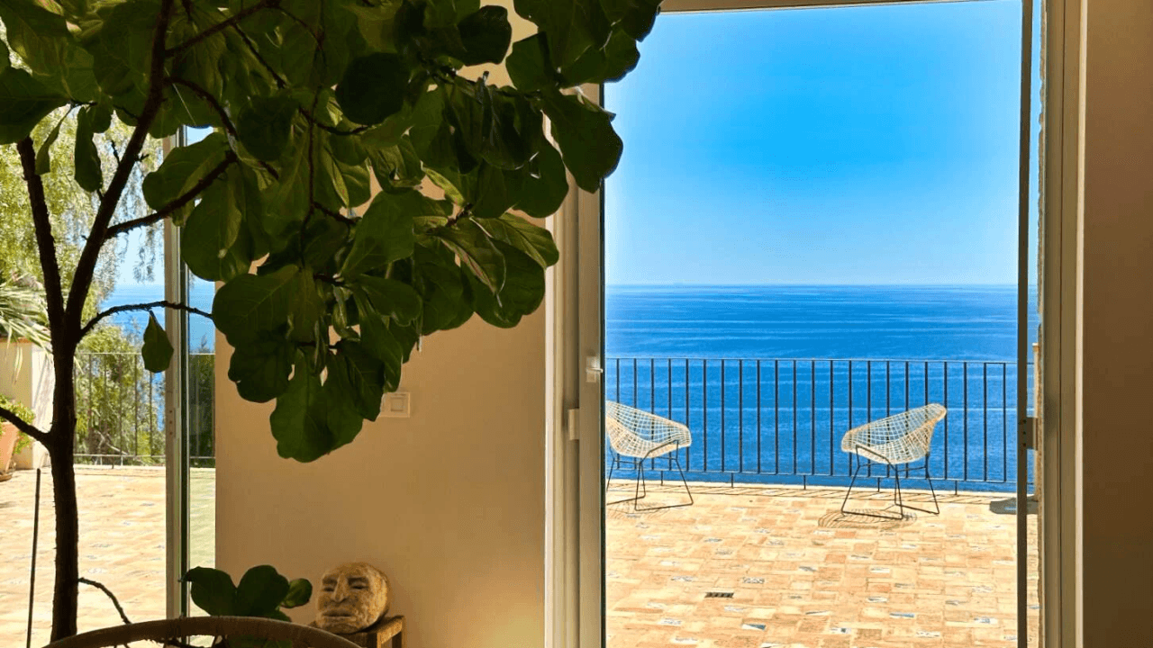 Exclusive Mediterranean villa facing the sea in Altea