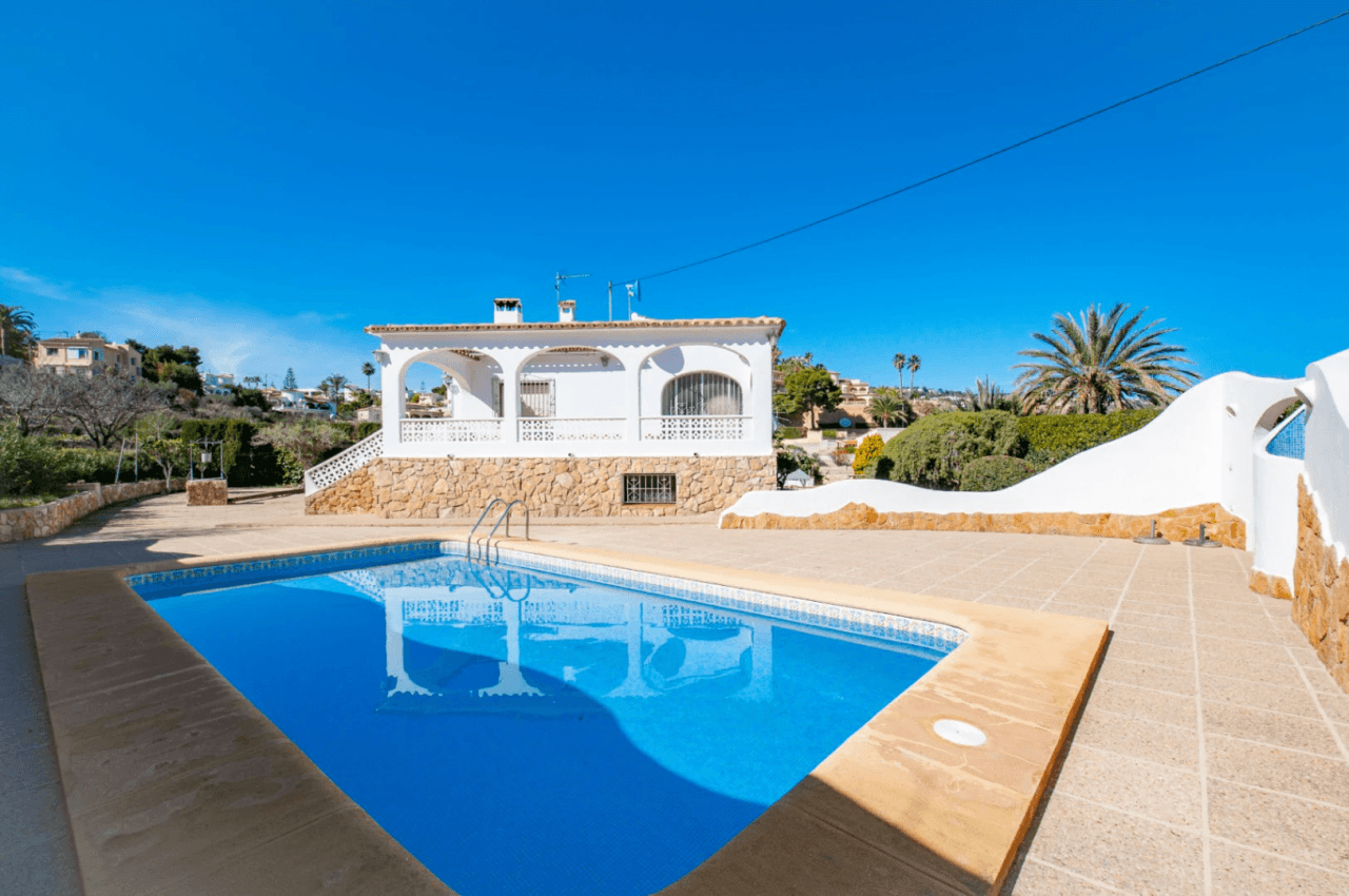 Descubre estas villas gemelas únicas en La Fustera, Benissa