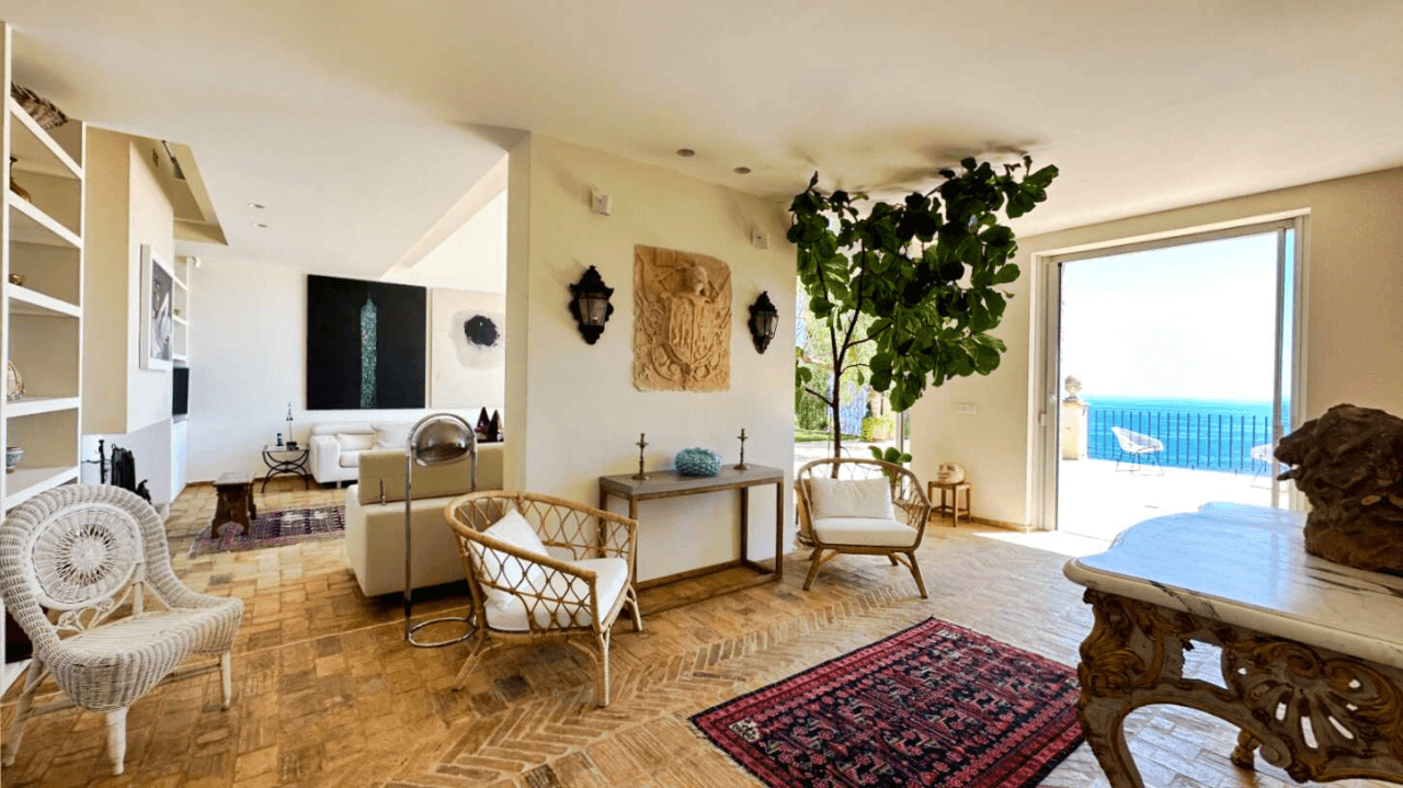 Exclusive Mediterranean villa facing the sea in Altea