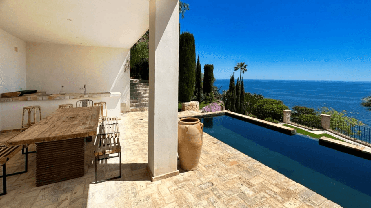 Exclusive Mediterranean villa facing the sea in Altea