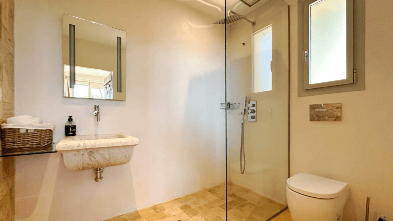 Exclusive Mediterranean villa facing the sea in Altea