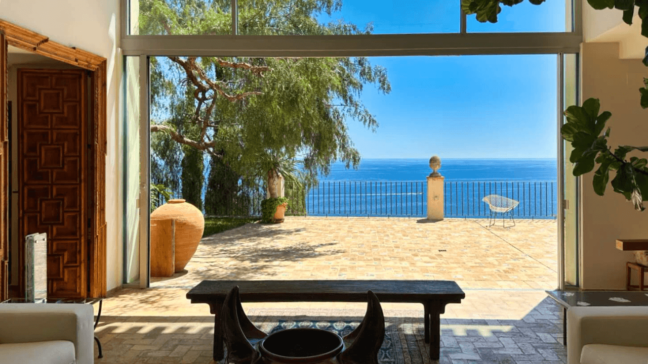Exclusive Mediterranean villa facing the sea in Altea