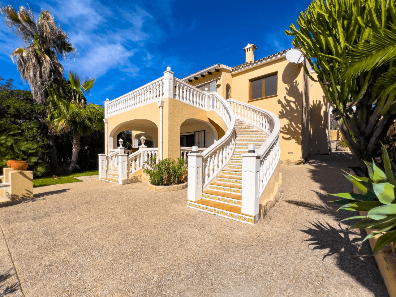 Sea View Villa for Sale in Moraira Walking Distance to Centre