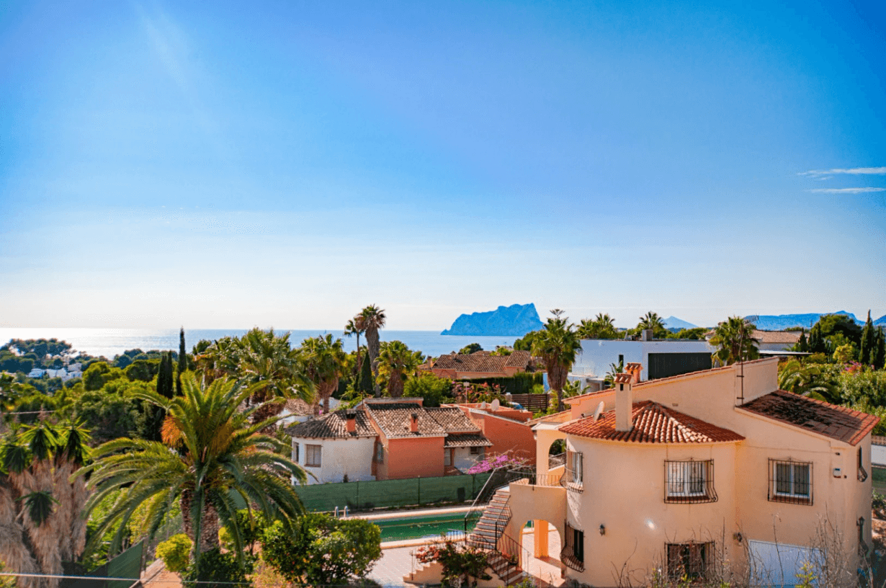 Large Elegant Villa with Sea Views for Sale in Moraira