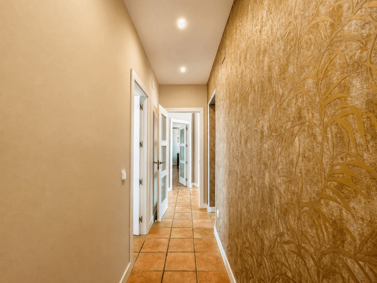 South-Facing Villa with Panoramic Sea and Mountain Views in Excellent Condition
