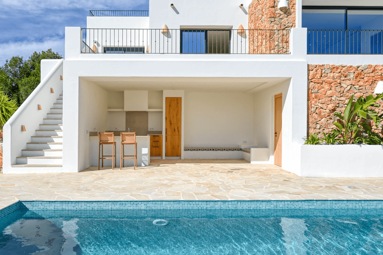 Exclusive design villa in Moraira with luxury outdoor living and panoramic views.