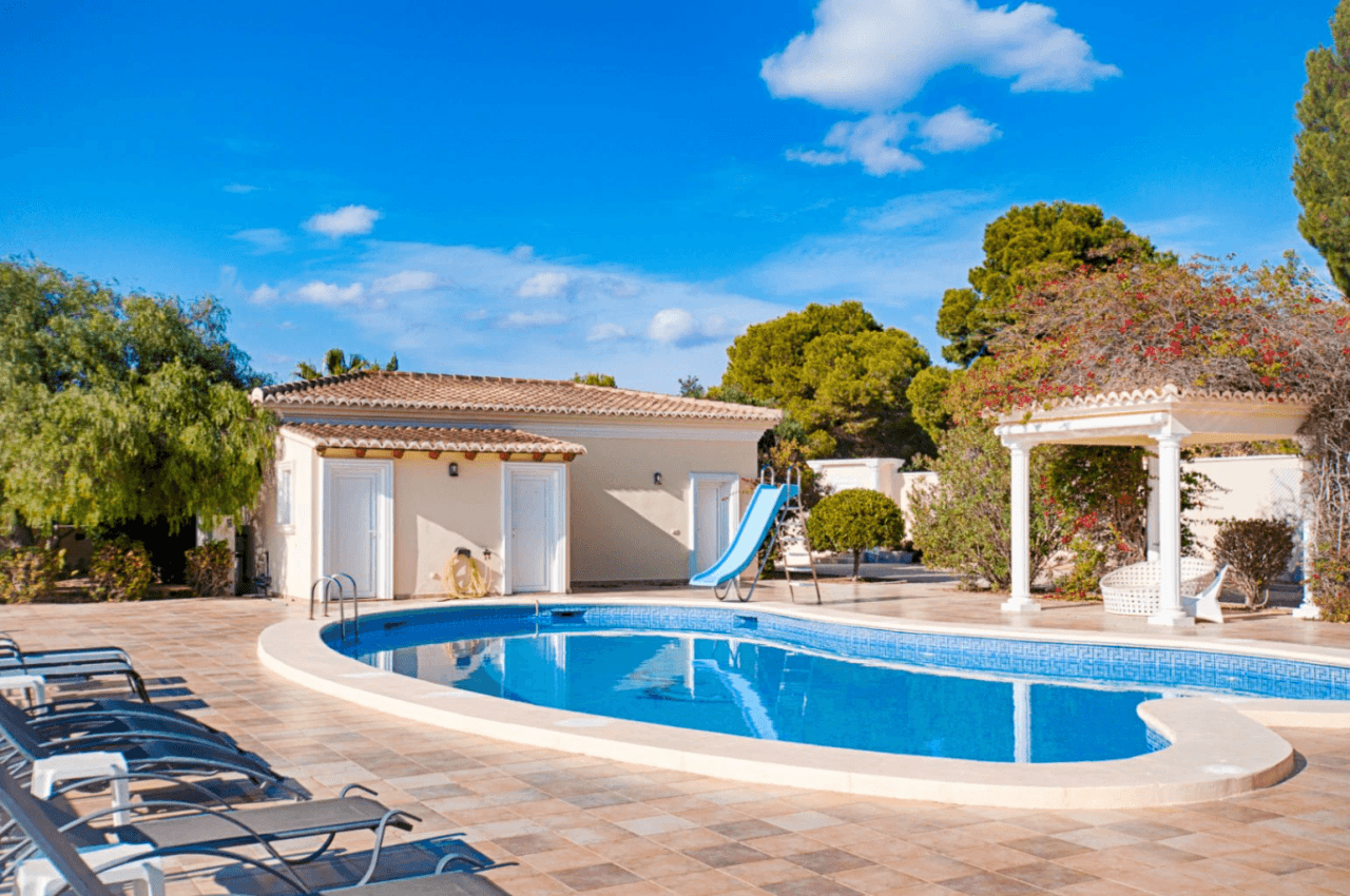 Large Elegant Villa with Sea Views for Sale in Moraira