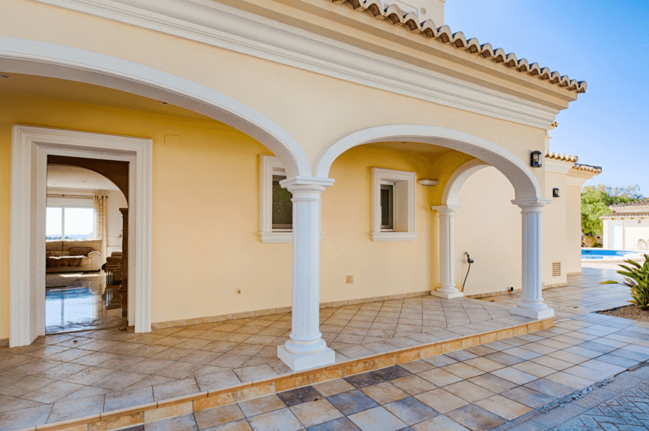 Large Elegant Villa with Sea Views for Sale in Moraira