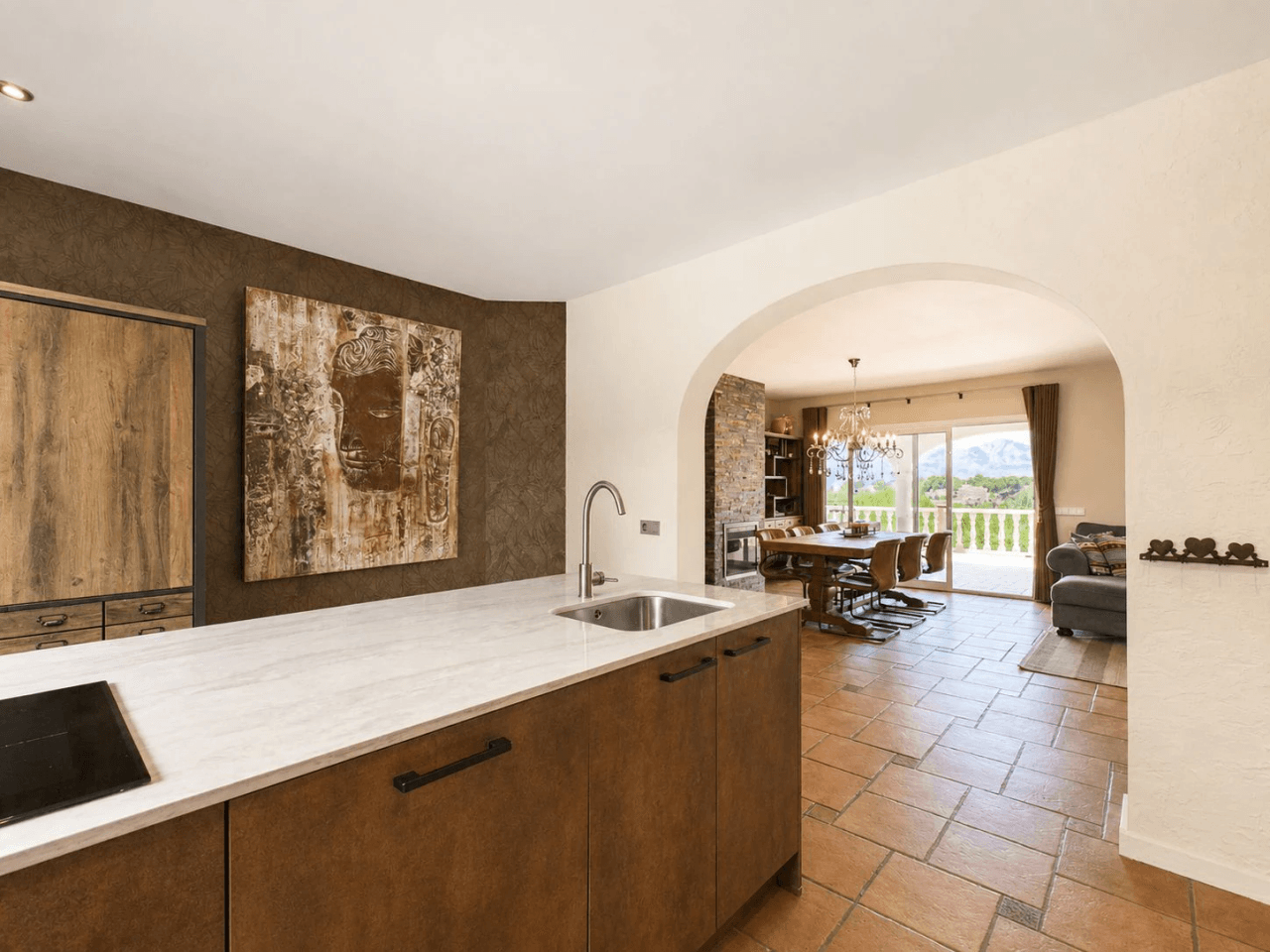 South-Facing Villa with Panoramic Sea and Mountain Views in Excellent Condition