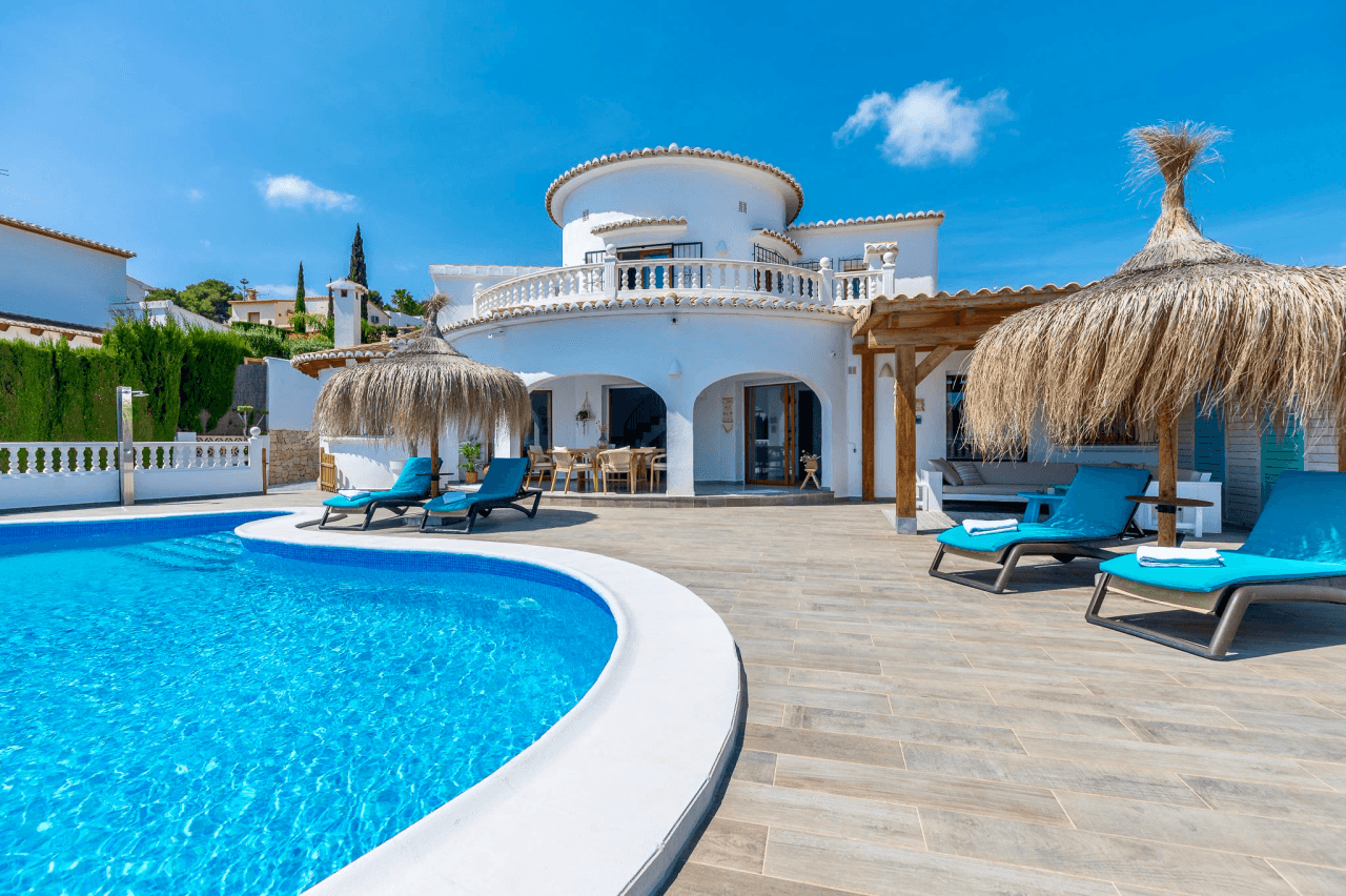 Exclusive, trendy, and fully renovated villa with panoramic sea views for sale in Moraira – prime location near the center and beach.