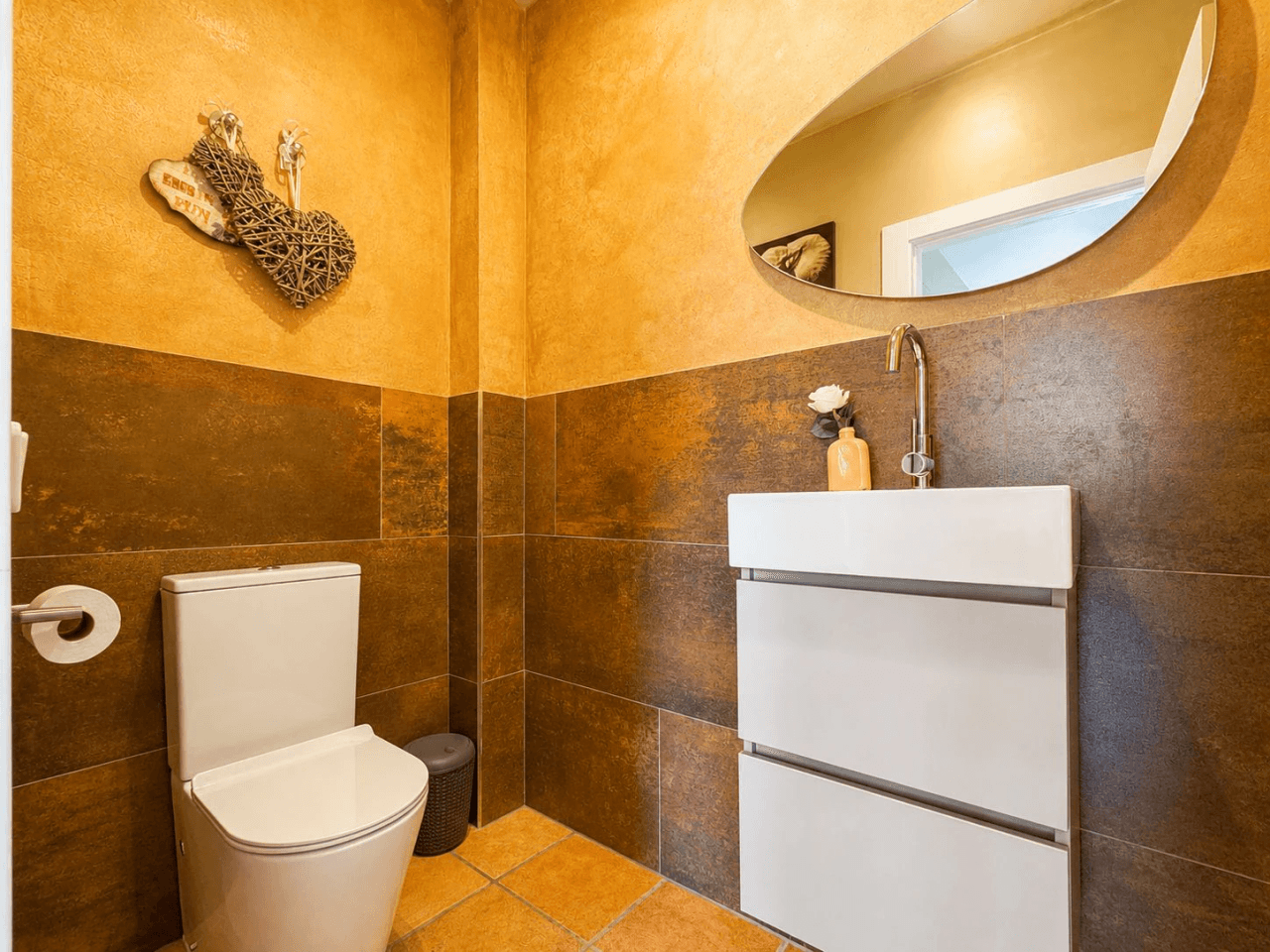 South-Facing Villa with Panoramic Sea and Mountain Views in Excellent Condition