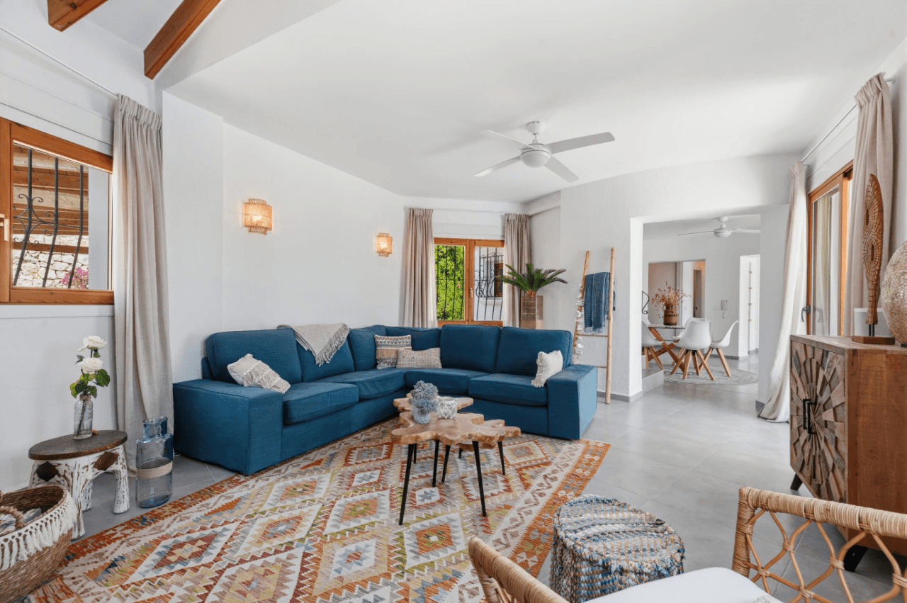 Exclusive, trendy, and fully renovated villa with panoramic sea views for sale in Moraira – prime location near the center and beach.