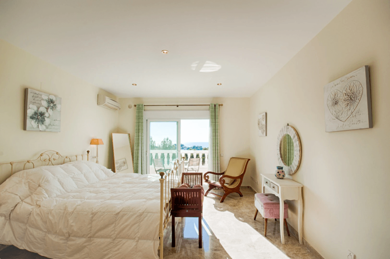 Large Elegant Villa with Sea Views for Sale in Moraira
