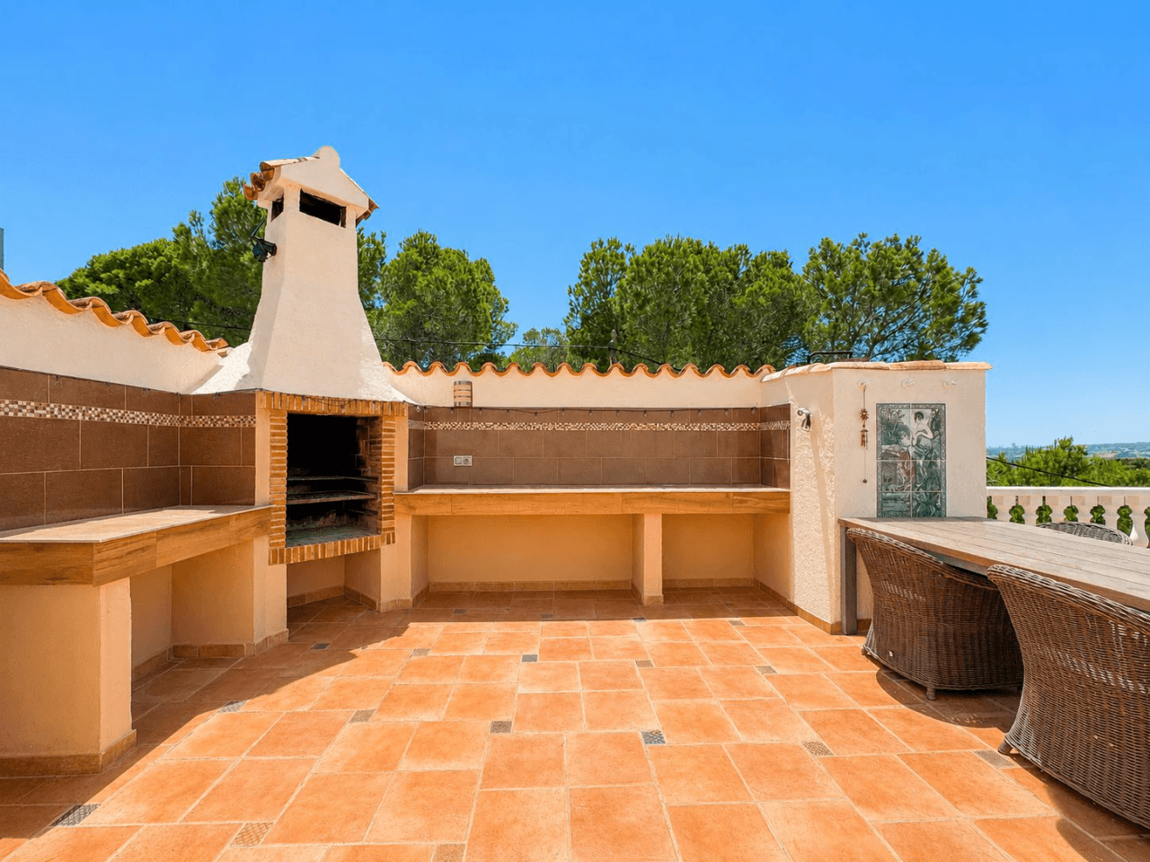 South-Facing Villa with Panoramic Sea and Mountain Views in Excellent Condition
