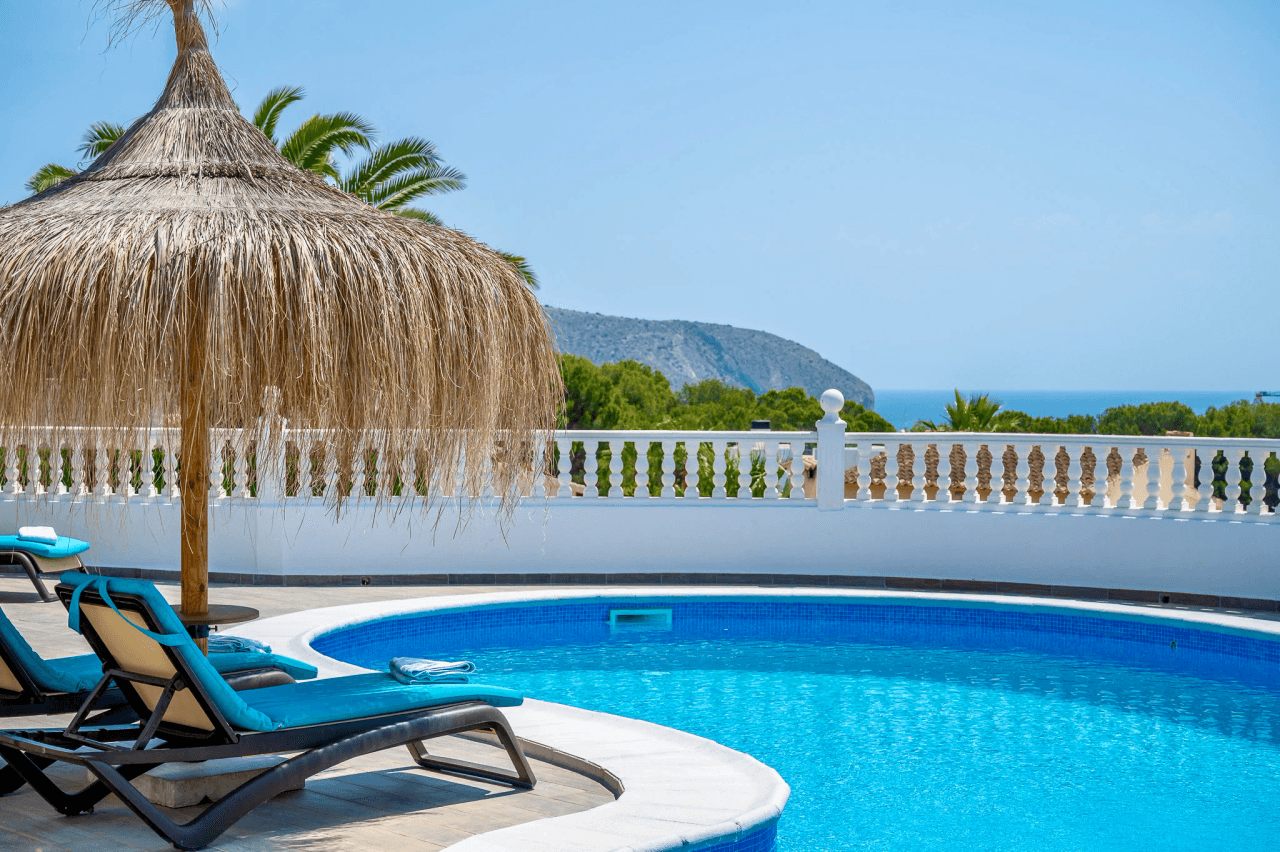 Exclusive, trendy, and fully renovated villa with panoramic sea views for sale in Moraira – prime location near the center and beach.