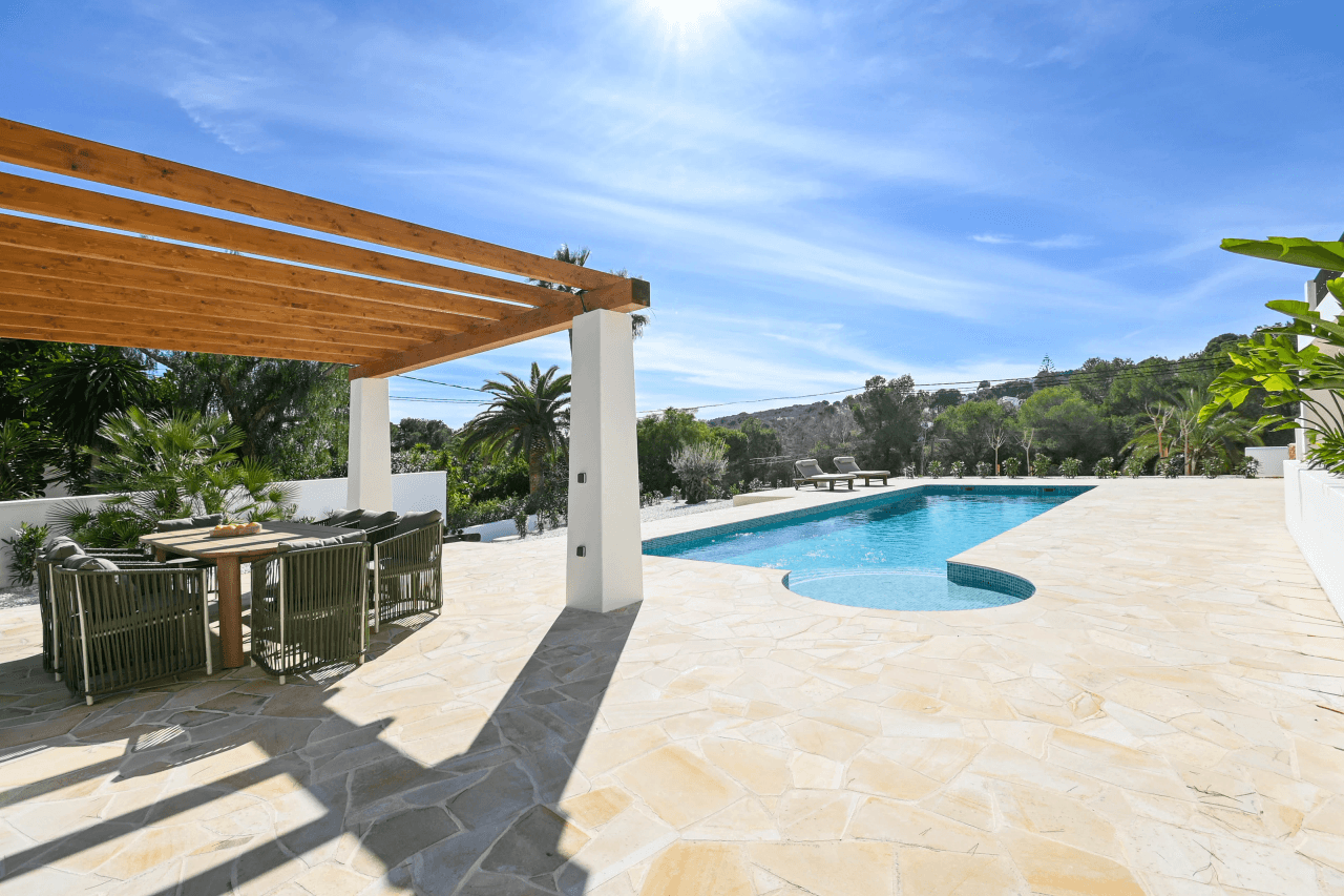 Exclusive design villa in Moraira with luxury outdoor living and panoramic views.