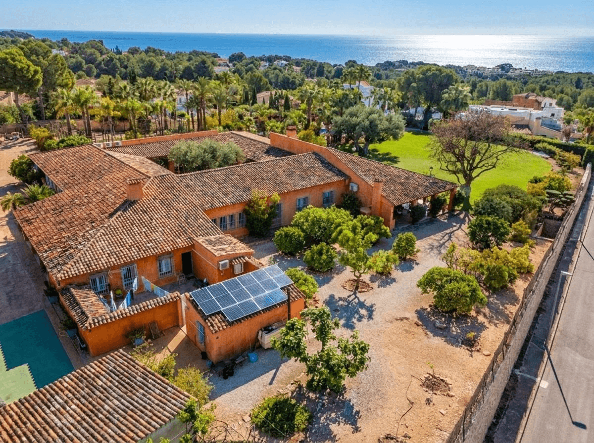 Villa for sale in Altea, Alicante
