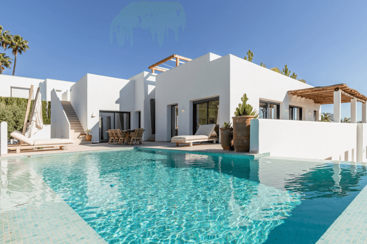 Villa de Lujo Estilo Ibiza en Moraira — Elegancia Mediterránea a Solo 1 km del Mar