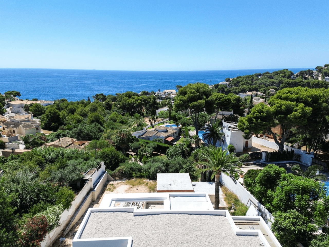 Villa contemporánea con vistas al mar, luz y privacidad en Moraira